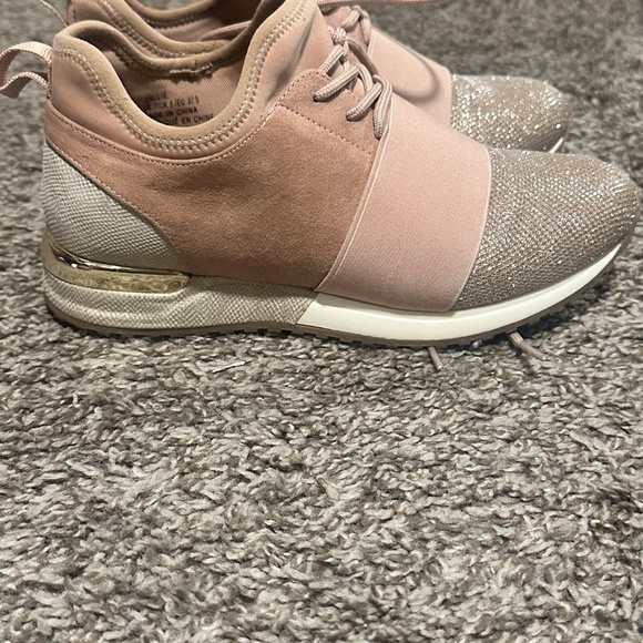 Sneakers - Picture 2 of 3